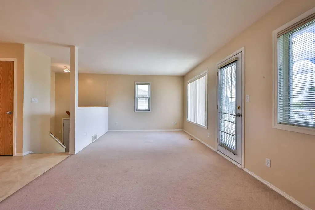 43 Highlands Place W Lethbridge AB T1J 4Y3