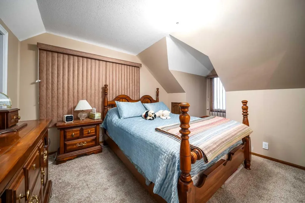 68 10 Street SW Medicine Hat AB T1A4P9