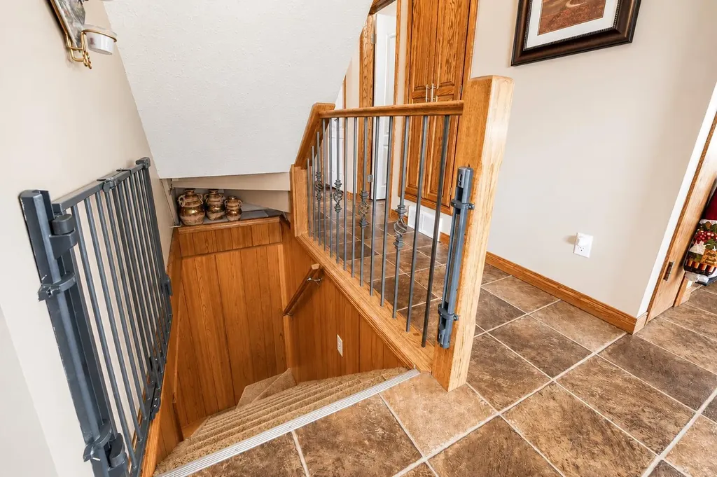 68 10 Street SW Medicine Hat AB T1A4P9