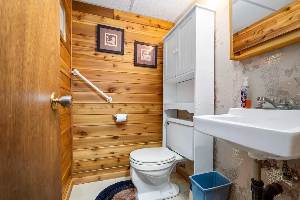 68 10 Street SW Medicine Hat AB T1A4P9