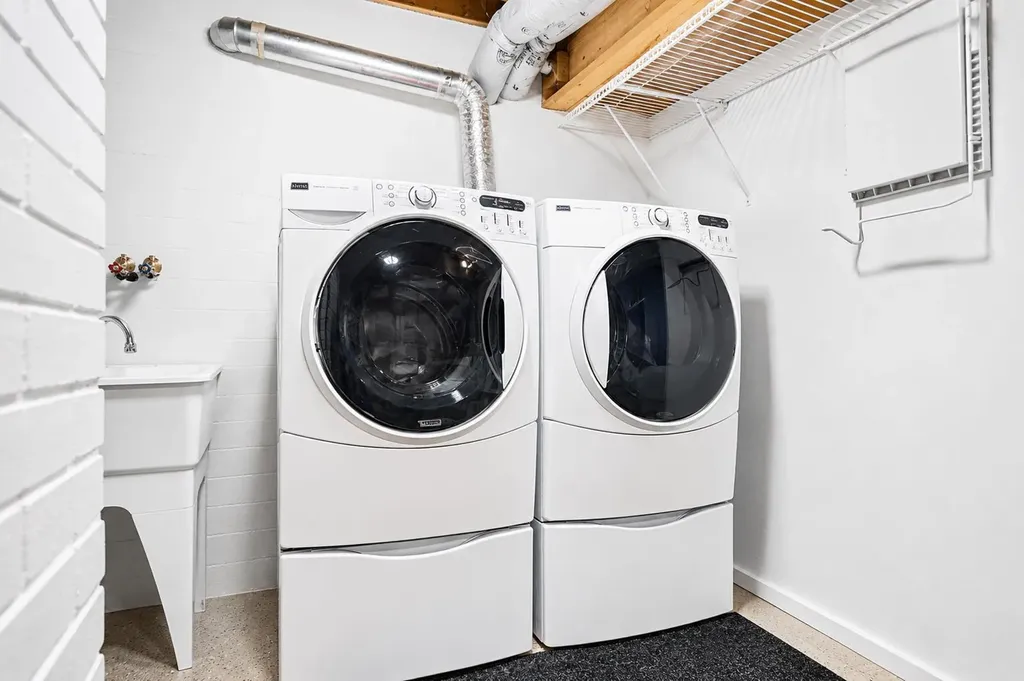 68 10 Street SW Medicine Hat AB T1A4P9