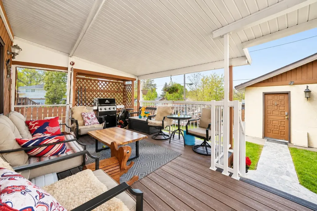 68 10 Street SW Medicine Hat AB T1A4P9