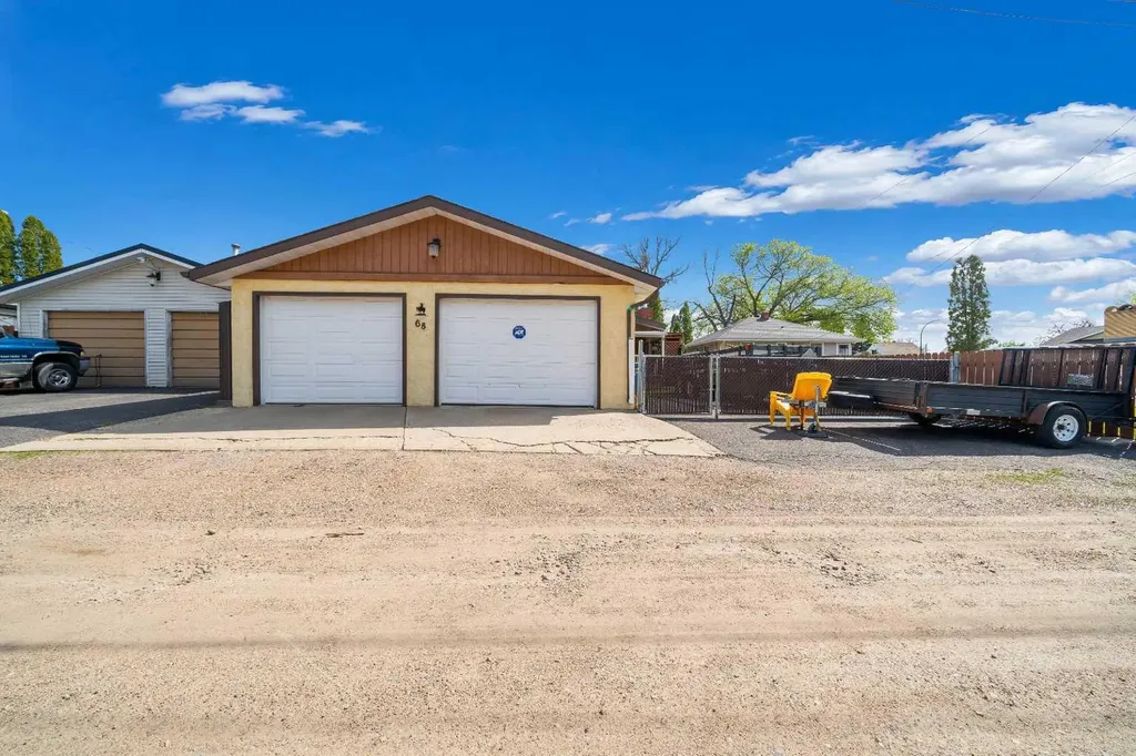68 10 Street SW Medicine Hat AB T1A4P9