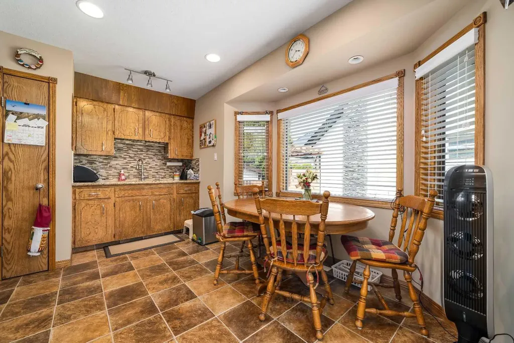 68 10 Street SW Medicine Hat AB T1A4P9