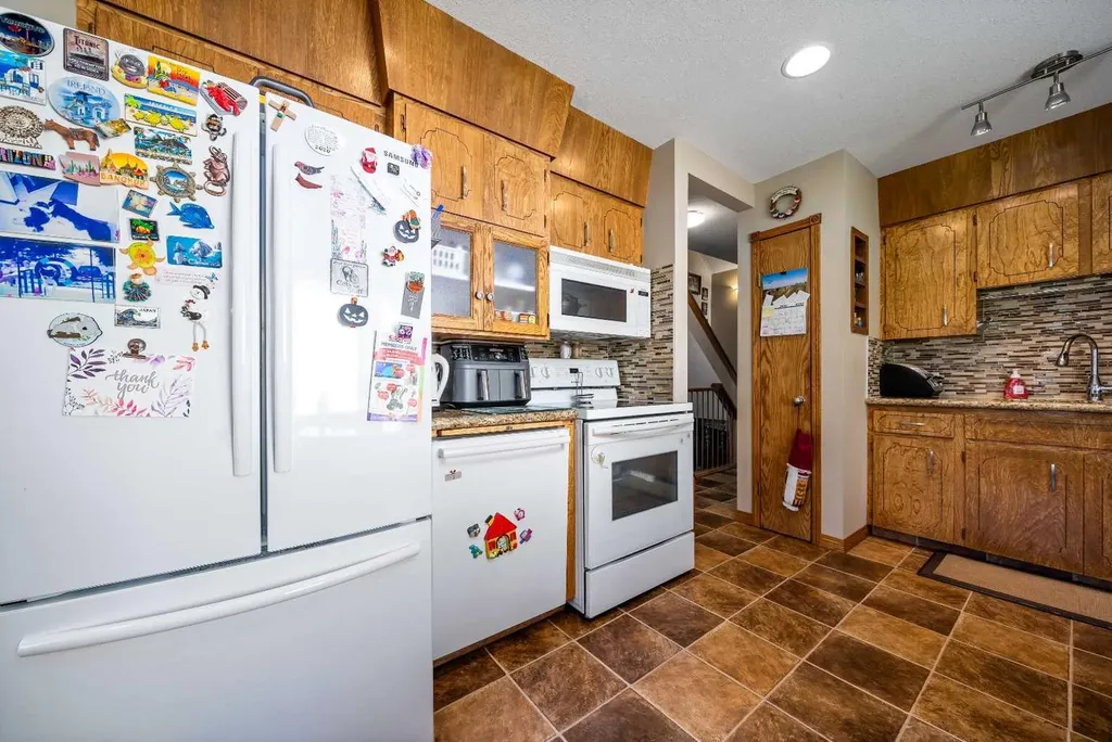 68 10 Street SW Medicine Hat AB T1A4P9