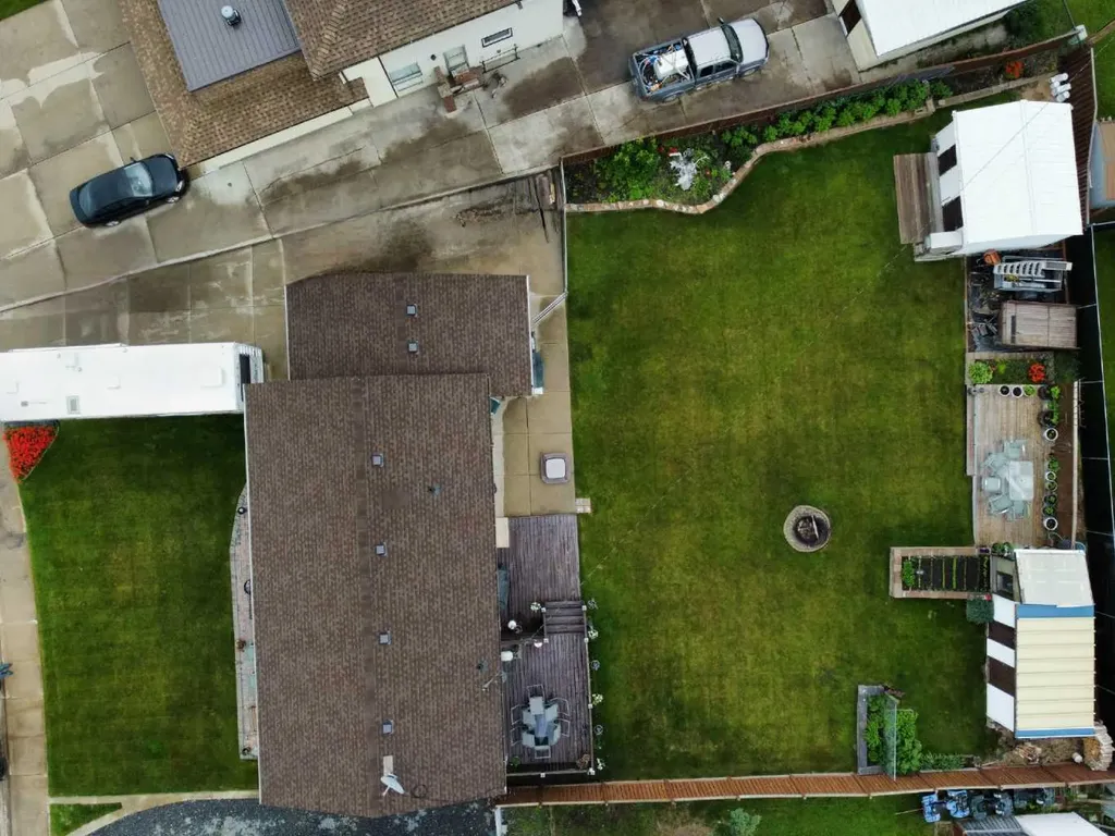 716 6 Avenue Fox Creek AB T0H 1P0