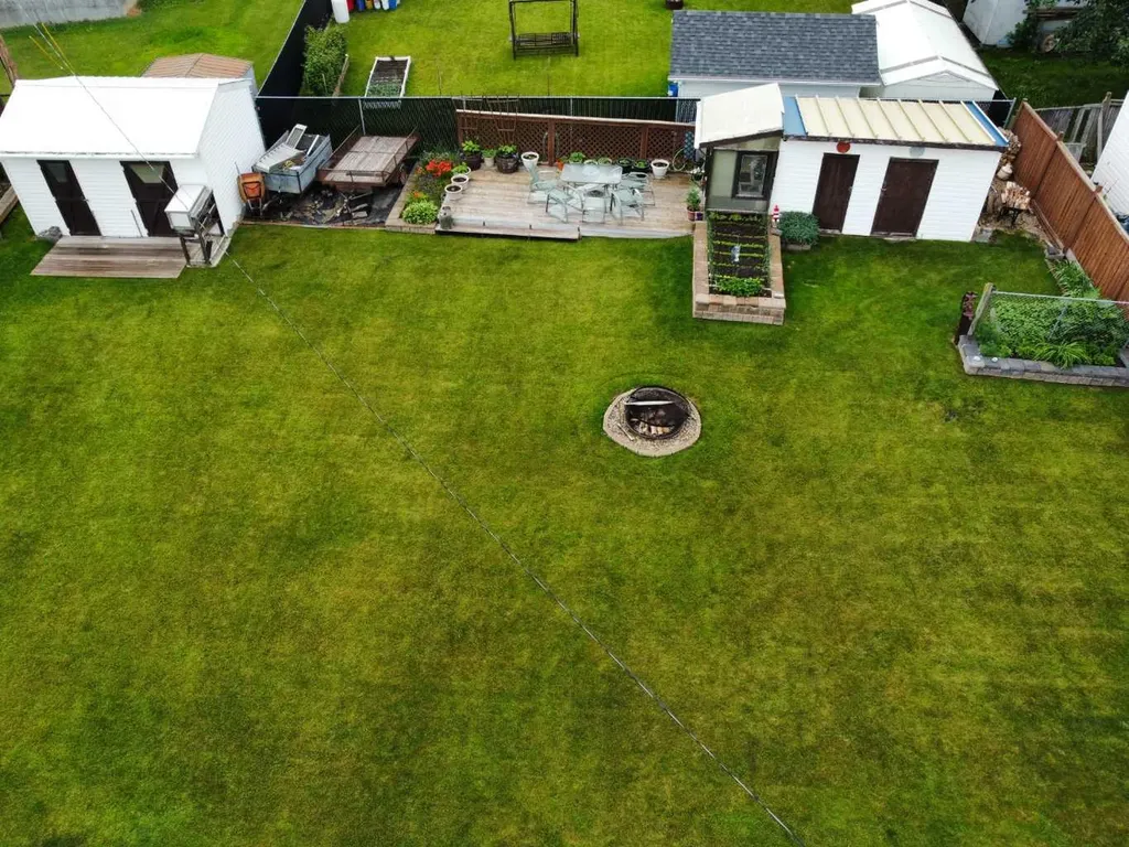 716 6 Avenue Fox Creek AB T0H 1P0