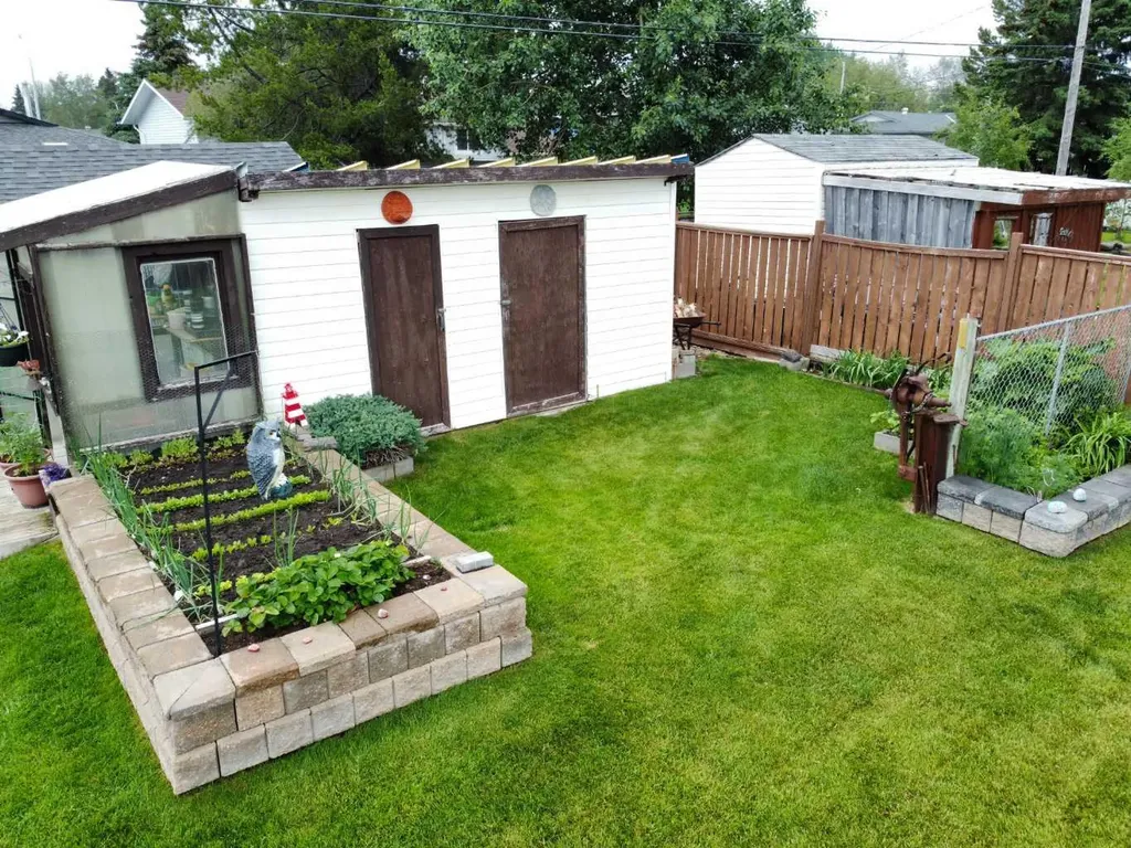 716 6 Avenue Fox Creek AB T0H 1P0