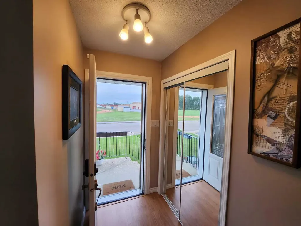 716 6 Avenue Fox Creek AB T0H 1P0