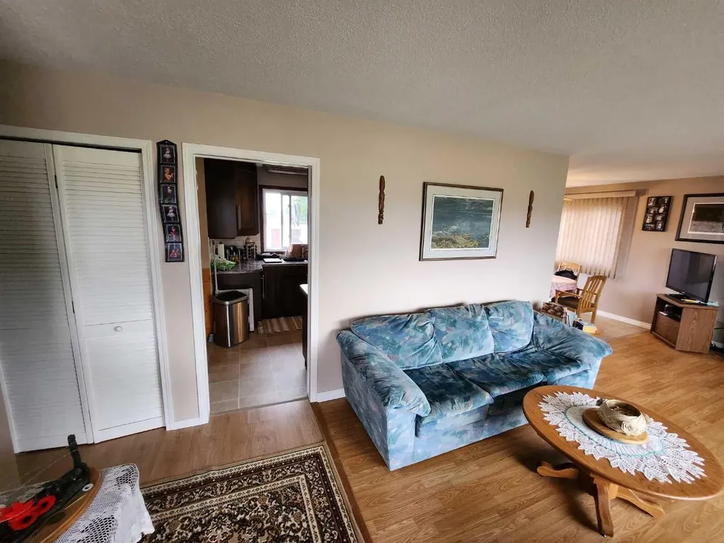 716 6 Avenue Fox Creek AB T0H 1P0
