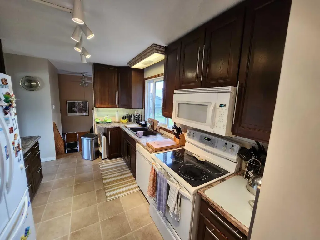 716 6 Avenue Fox Creek AB T0H 1P0