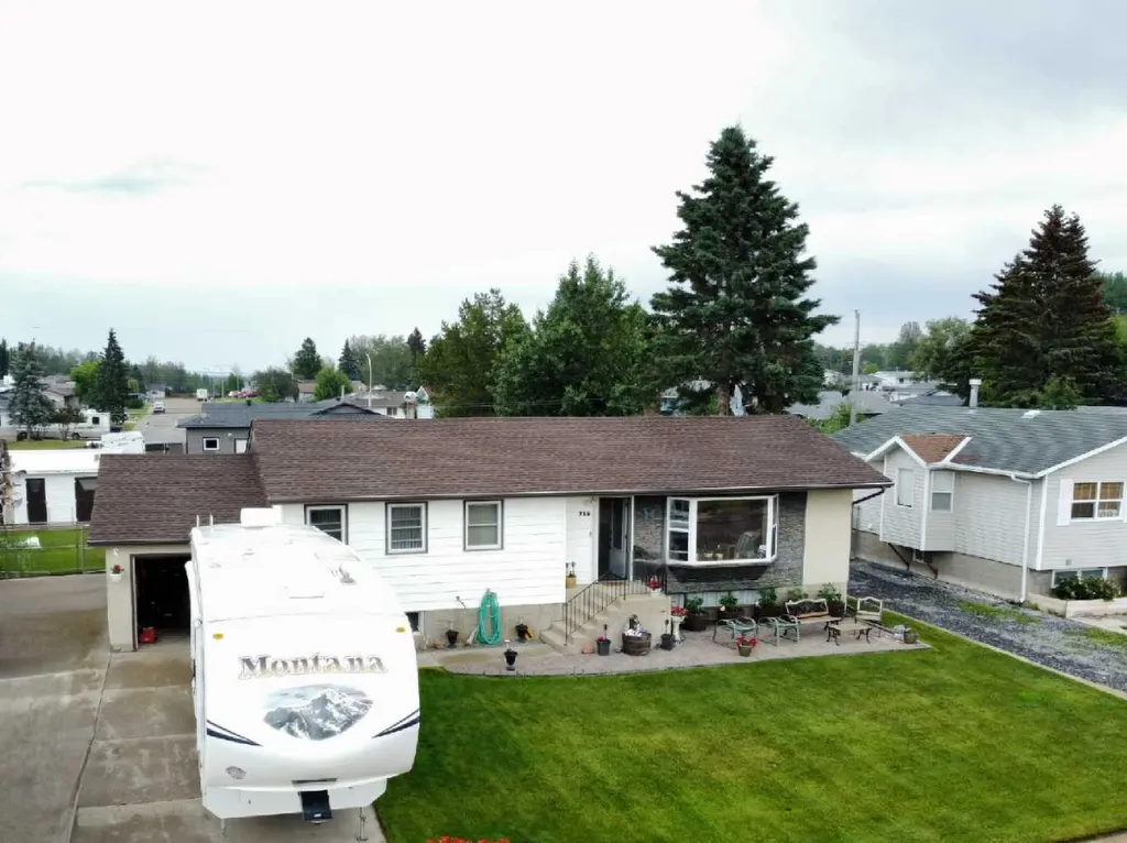 716 6 Avenue Fox Creek AB T0H 1P0
