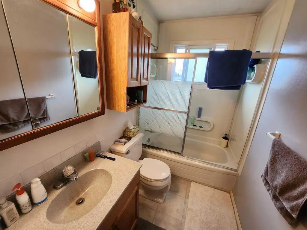 716 6 Avenue Fox Creek AB T0H 1P0