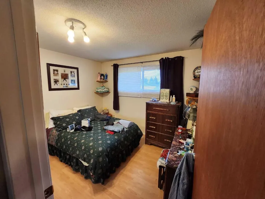 716 6 Avenue Fox Creek AB T0H 1P0