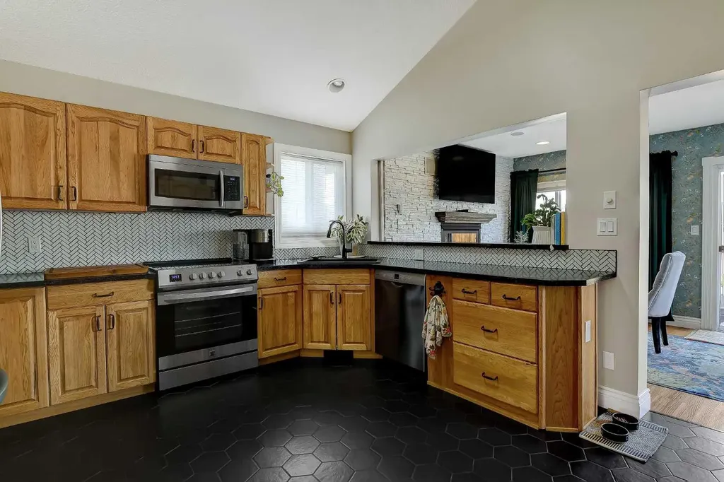 10628 119a Avenue Grande Prairie AB T8V 7N5