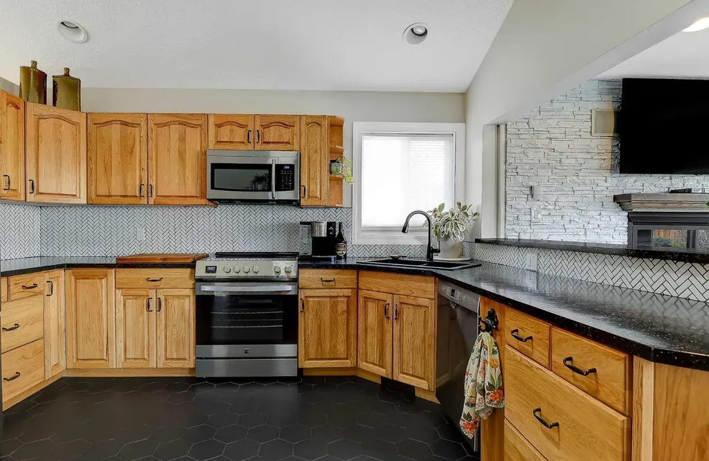 10628 119a Avenue Grande Prairie AB T8V 7N5