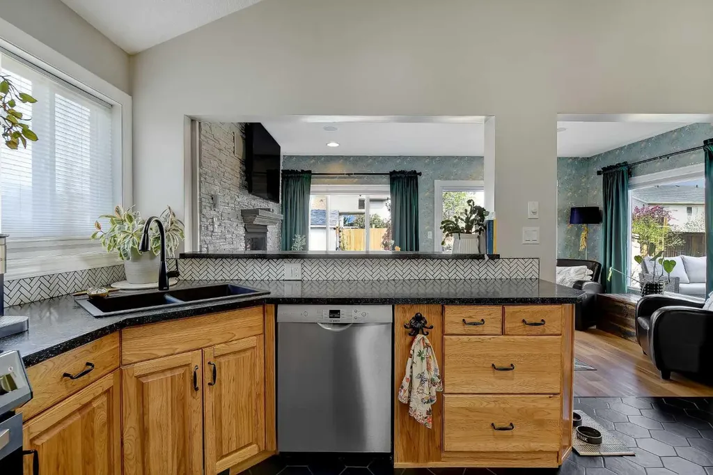 10628 119a Avenue Grande Prairie AB T8V 7N5