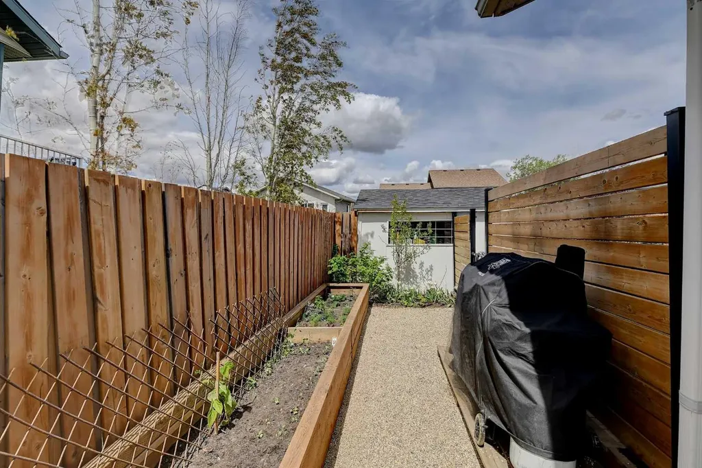 10628 119a Avenue Grande Prairie AB T8V 7N5
