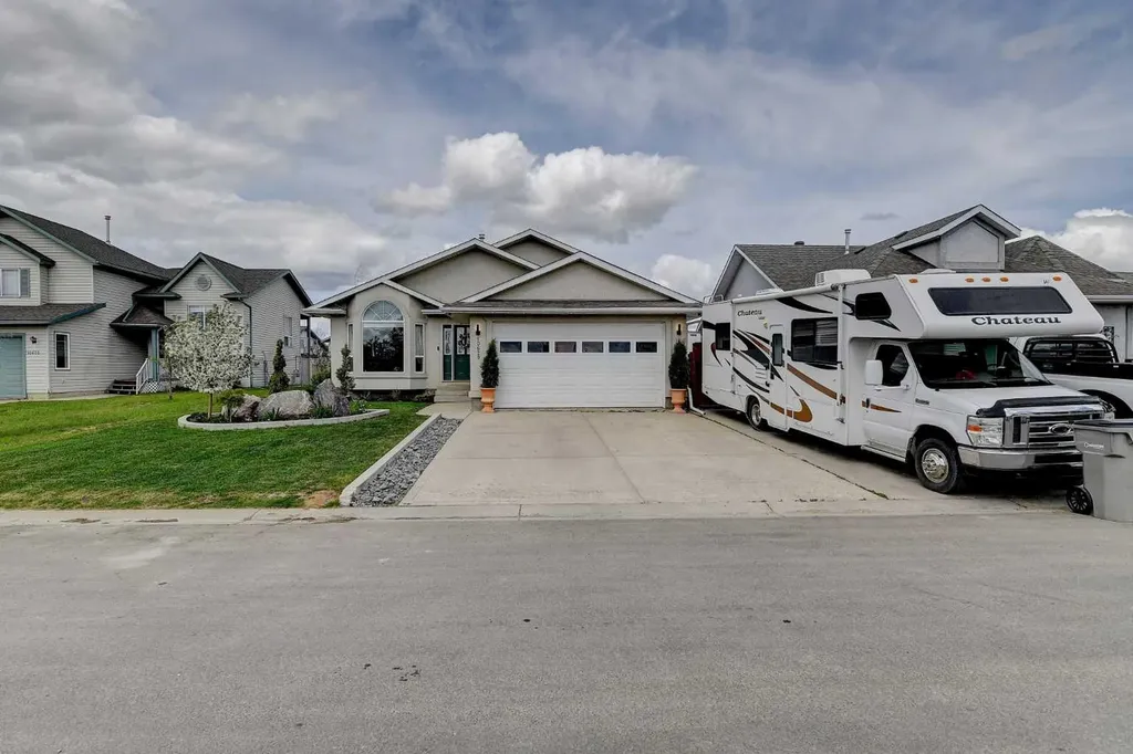 10628 119a Avenue Grande Prairie AB T8V 7N5