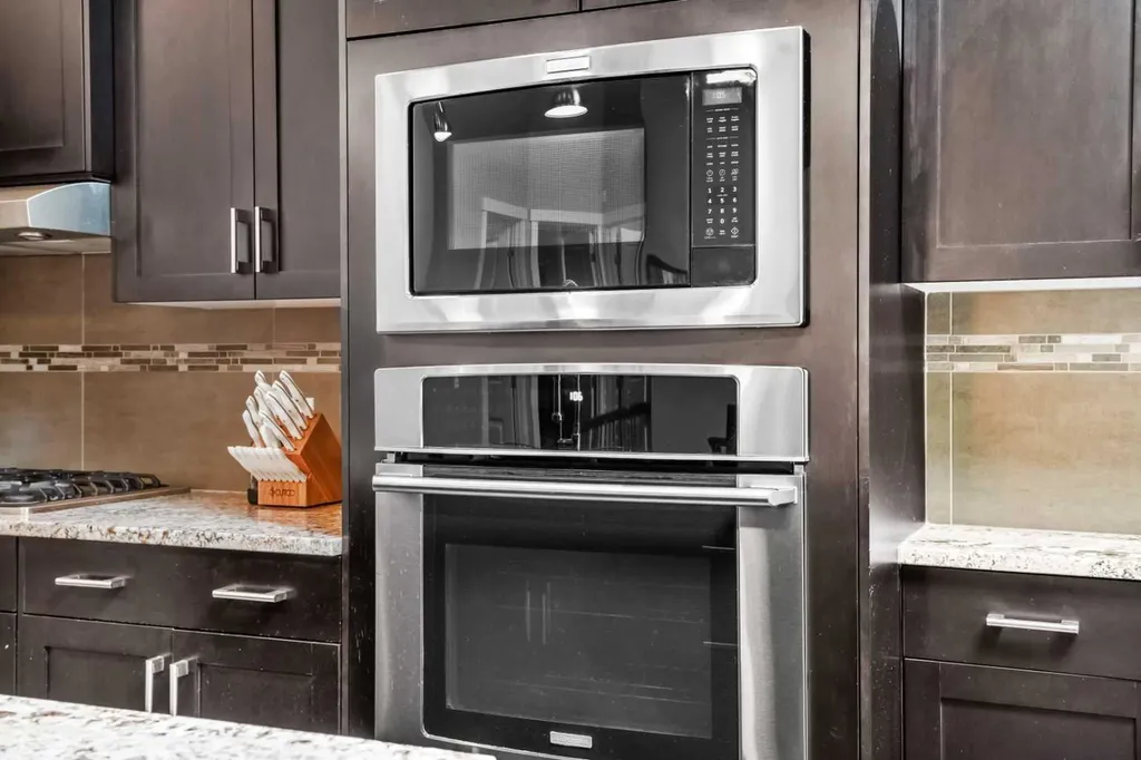 63 Cortina Villas SW Calgary AB T3H 0W8