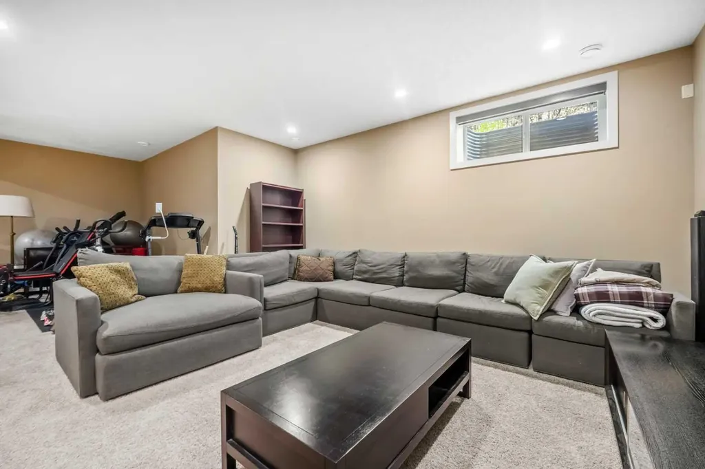 63 Cortina Villas SW Calgary AB T3H 0W8