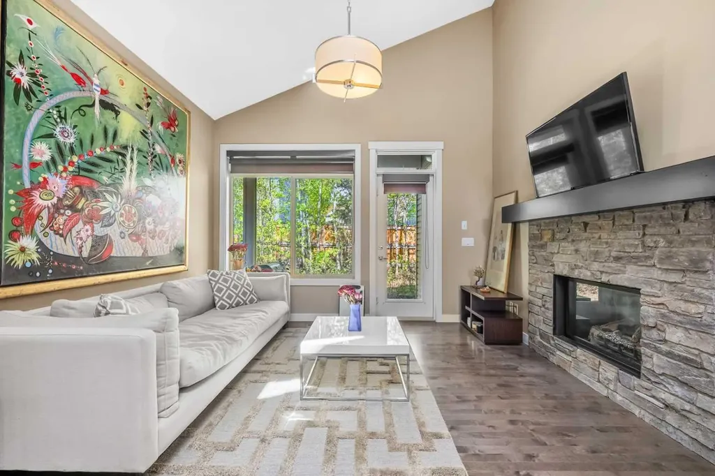 63 Cortina Villas SW Calgary AB T3H 0W8