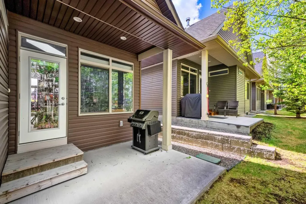 63 Cortina Villas SW Calgary AB T3H 0W8