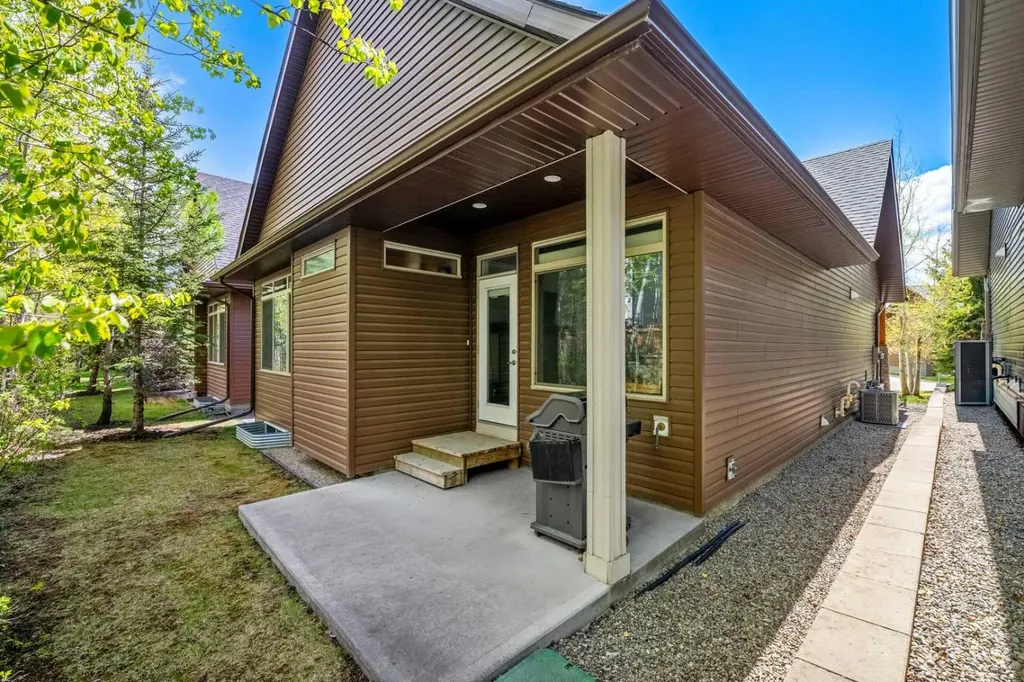 63 Cortina Villas SW Calgary AB T3H 0W8