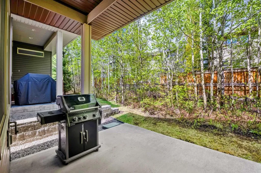 63 Cortina Villas SW Calgary AB T3H 0W8
