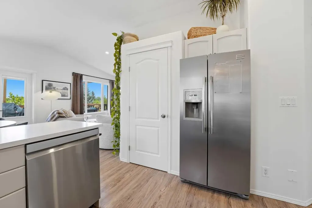 67 Lodge Place Sylvan Lake AB T4S 2N2