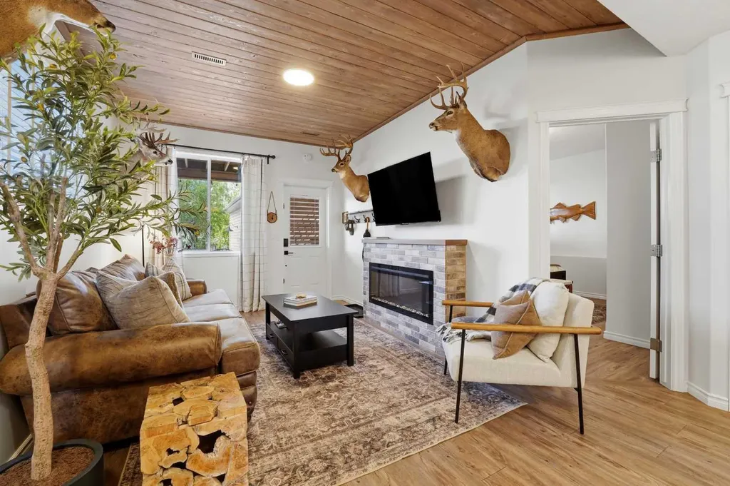 67 Lodge Place Sylvan Lake AB T4S 2N2