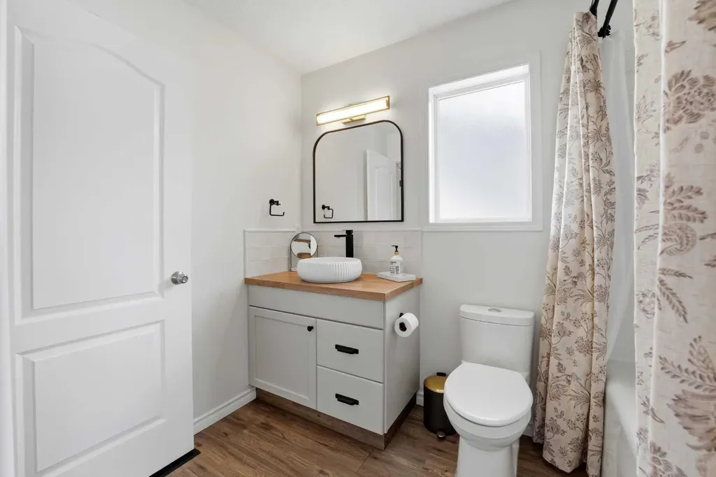 67 Lodge Place Sylvan Lake AB T4S 2N2