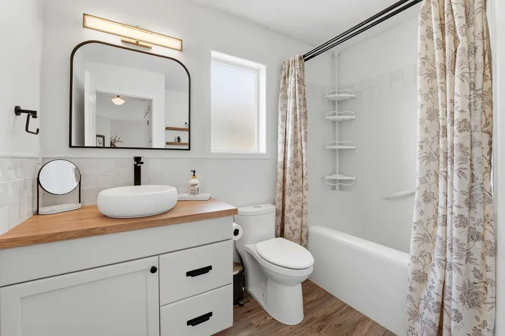 67 Lodge Place Sylvan Lake AB T4S 2N2