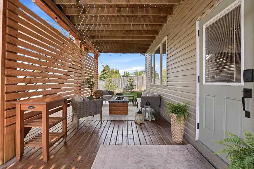 67 Lodge Place Sylvan Lake AB T4S 2N2