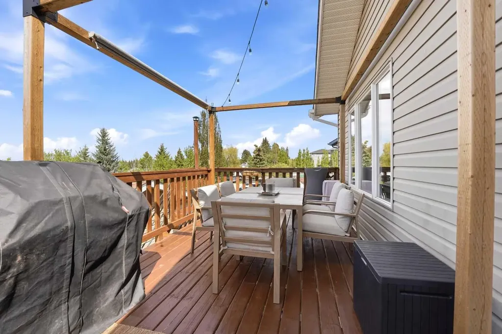 67 Lodge Place Sylvan Lake AB T4S 2N2