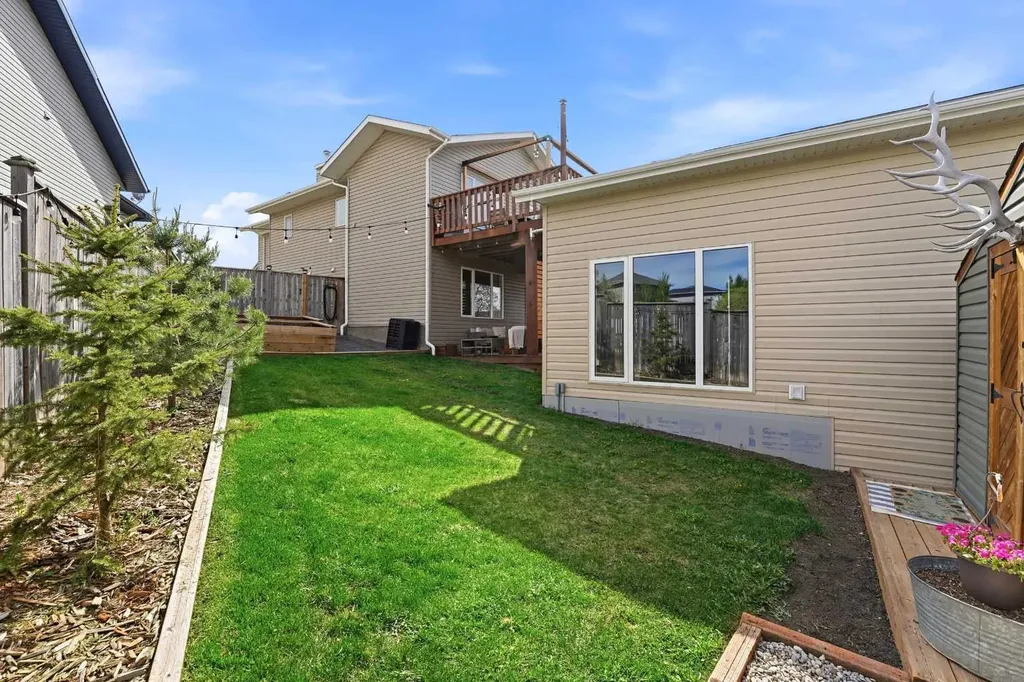 67 Lodge Place Sylvan Lake AB T4S 2N2