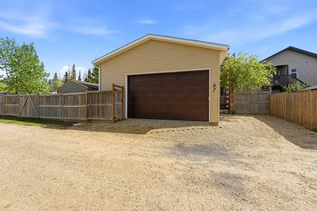 67 Lodge Place Sylvan Lake AB T4S 2N2