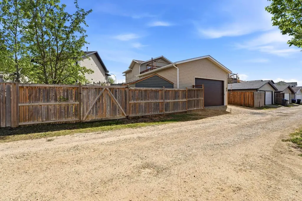 67 Lodge Place Sylvan Lake AB T4S 2N2