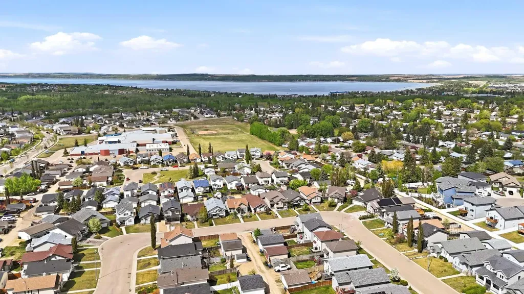 67 Lodge Place Sylvan Lake AB T4S 2N2