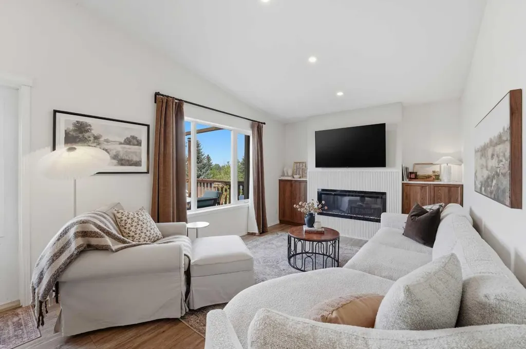67 Lodge Place Sylvan Lake AB T4S 2N2