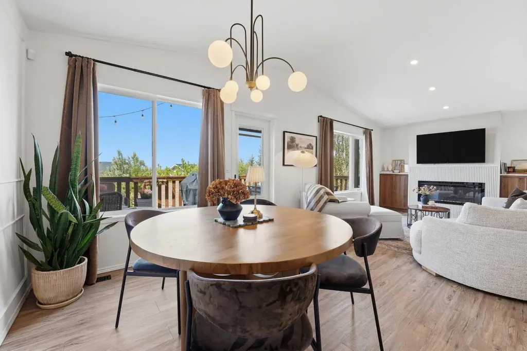 67 Lodge Place Sylvan Lake AB T4S 2N2