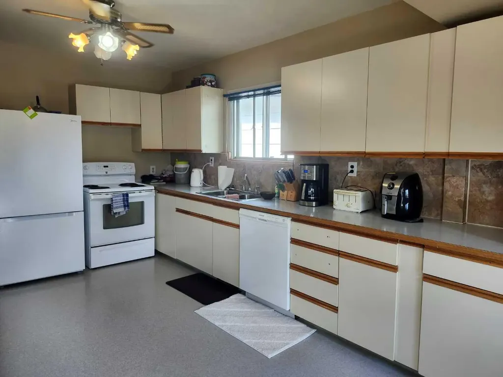 660 6 Avenue E Drumheller AB T0J0Y5