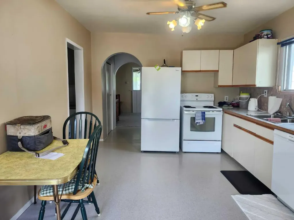 660 6 Avenue E Drumheller AB T0J0Y5