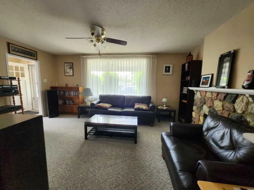 660 6 Avenue E Drumheller AB T0J0Y5