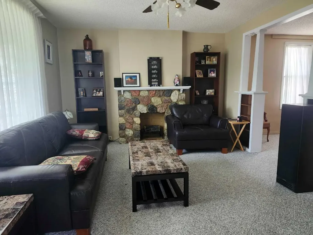 660 6 Avenue E Drumheller AB T0J0Y5