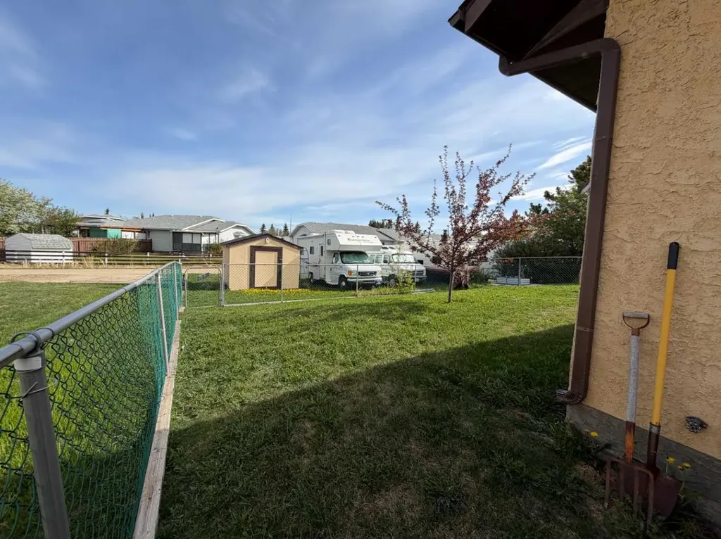 4606B 48 Avenue Sylvan Lake AB T4S 1M8