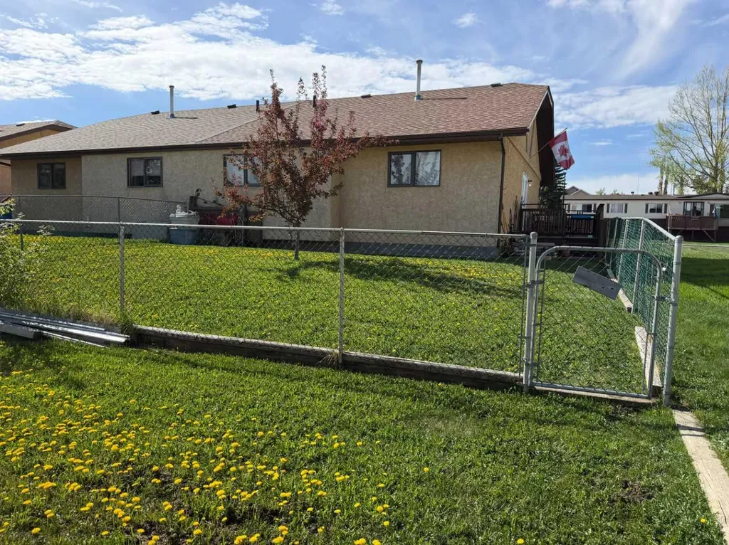 4606B 48 Avenue Sylvan Lake AB T4S 1M8