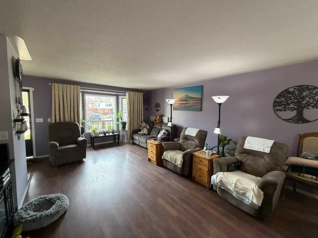 4606B 48 Avenue Sylvan Lake AB T4S 1M8
