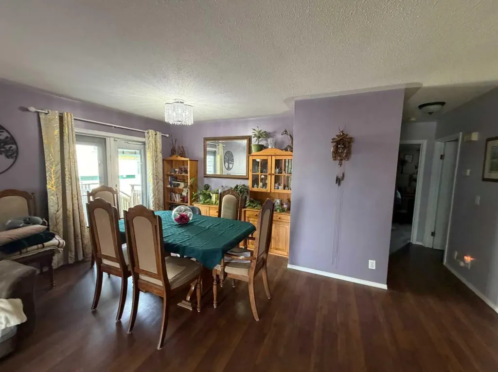 4606B 48 Avenue Sylvan Lake AB T4S 1M8
