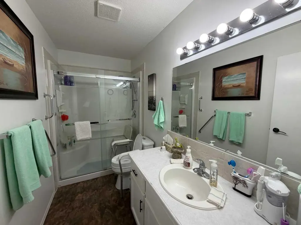4606B 48 Avenue Sylvan Lake AB T4S 1M8